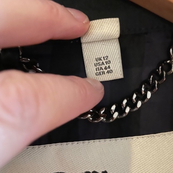 Burberry London water repellent navy jacket for women - Picture 3 of 7